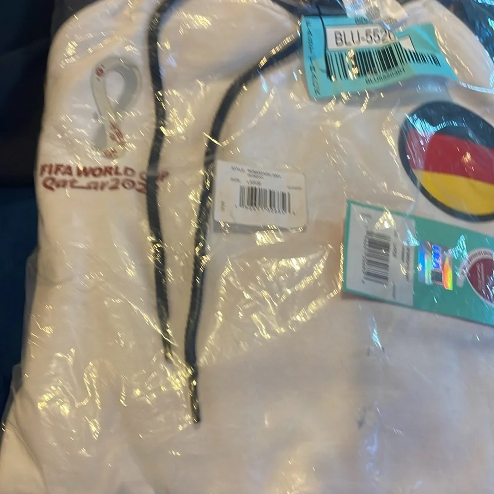 Outerstuff Men's FIFA World Cup Contrast Raglan Tech Fleece Hoodie Large NWT - Picture 4 of 4